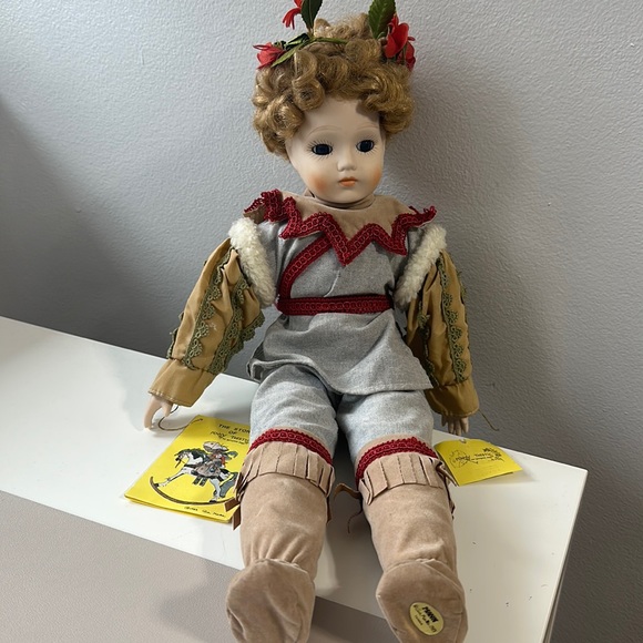 Vintage 1983 Penny Thistle Ceramic Doll Musical - Picture 1 of 7